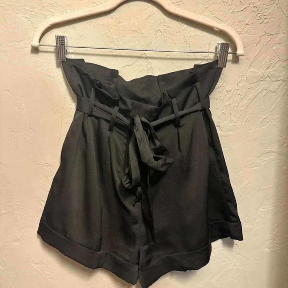 The Fifth Label Black Tie-Waist Shorts - size small